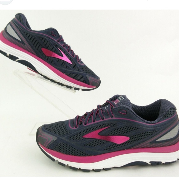 Brooks women’s running shoe 9.5 M - Picture 1 of 7